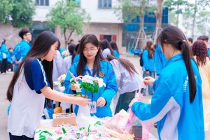 Trường THPT IVS  tổ chức cuộc thi cắm hoa nghệ thuật chào mừng Quốc tế Phụ nữ.