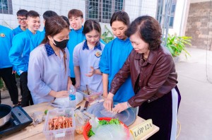 Cuộc thi nấu ăn chào mừng ngày Quốc tế Phụ nữ tại trường IVS